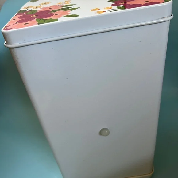 Vintage Metal Floral Bread Box with Roll Door fruit Motif - Picture 8 of 16